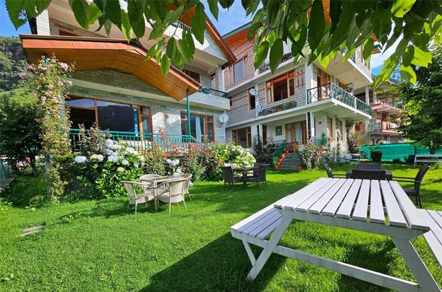 Cozy Cottages in Manali with Scenic Views
